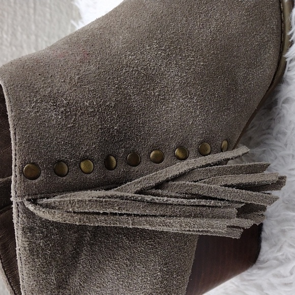 Vionic Faros Tan Suede Leather Fringed Upper Almond Toe Side Zip Ankle Bootie - Picture 13 of 16